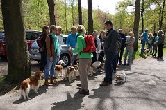 DSC09694 Verzamelen voor de wandeling bij theehuis 't Hooge erf Hoge Vuursche